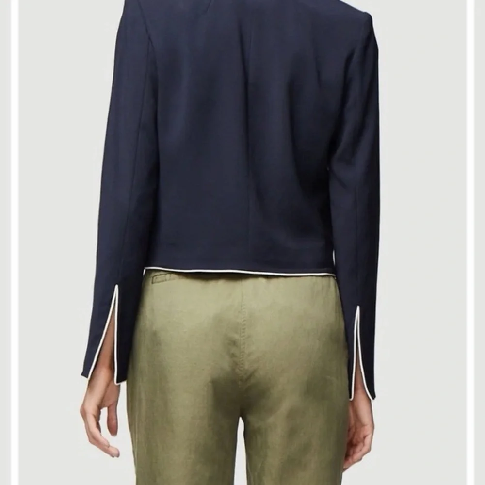 FRAME Piped Cropped Blazer - Picture 4 of 8